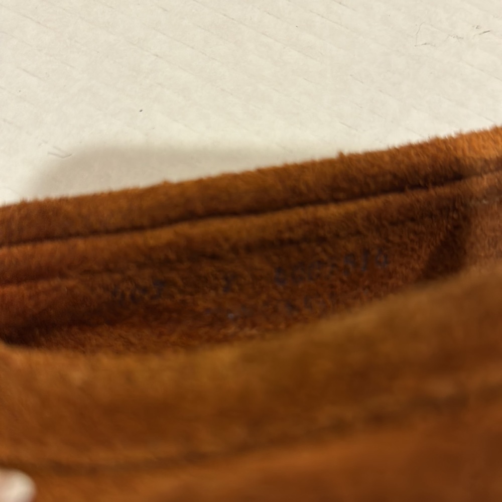 Minnetonka soft suede brown slippers with bow and fringe in front - Picture 8 of 9